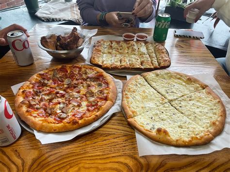 Adriano's Pizzeria