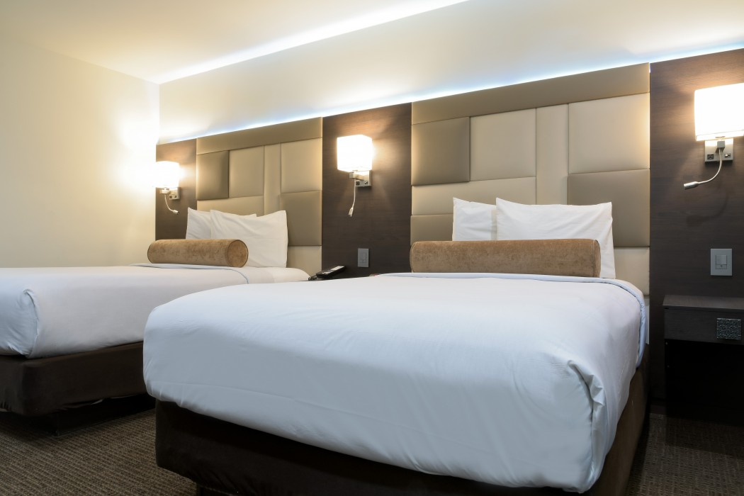 Hotel Near Glendale, Hotel Xilo Glendale