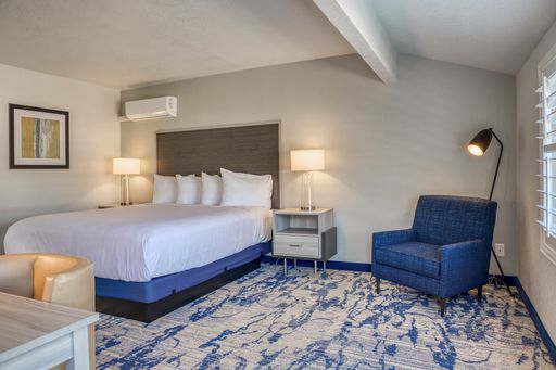 Hotel Near Cambria, Creekside Inn