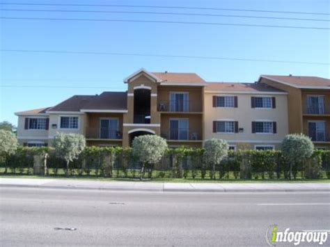 Hibiscus Pointe