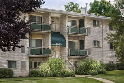 Pinewood Plaza Apartments