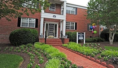 Admiral Pointe Apartments