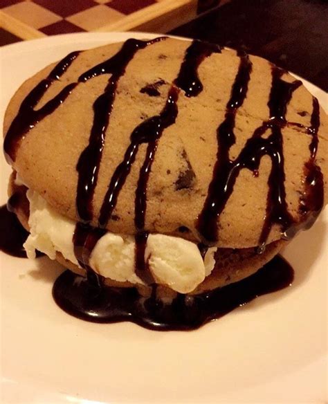 8th Day Cafe