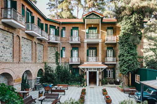 New Helvetia Hotel