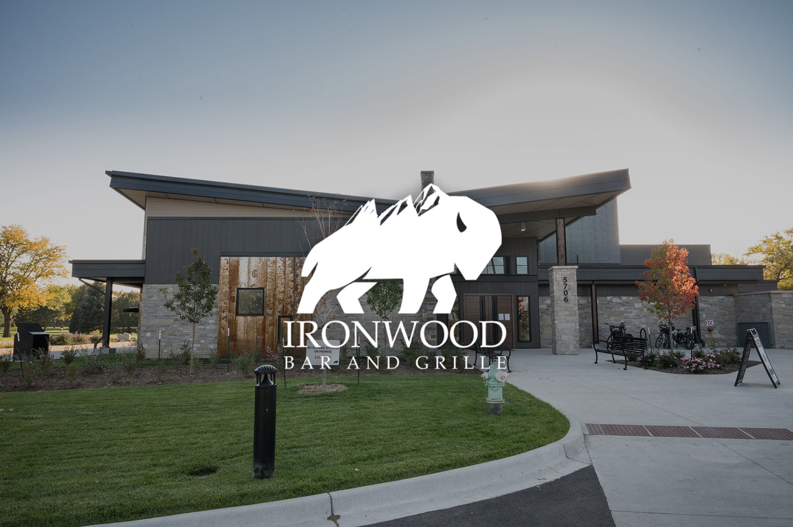 ironwoodbarandgrille.com