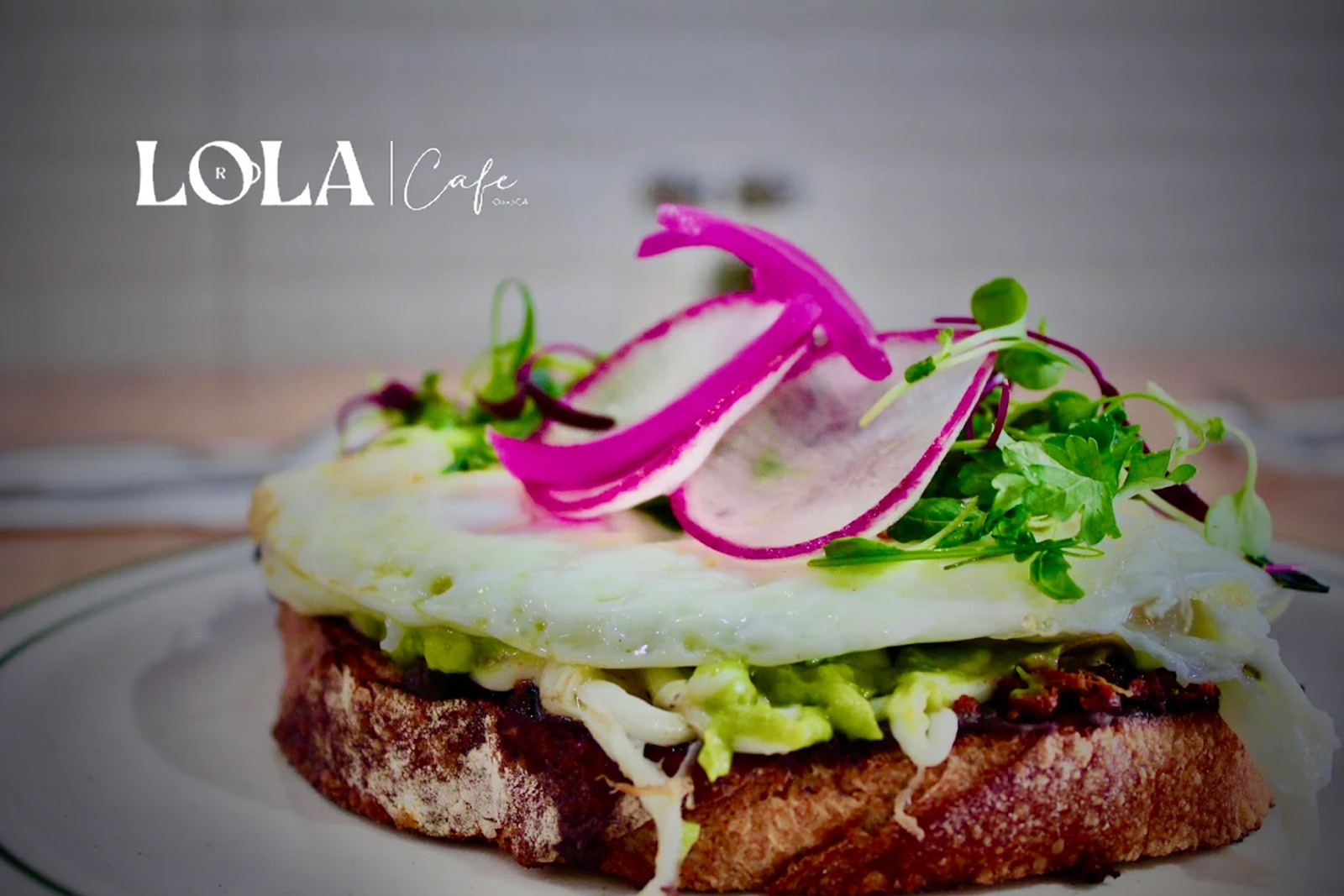 lolacafe-la.com